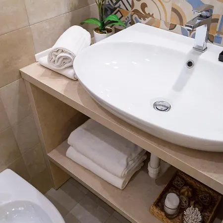 Brand New Guest With Wi-fi In The Center