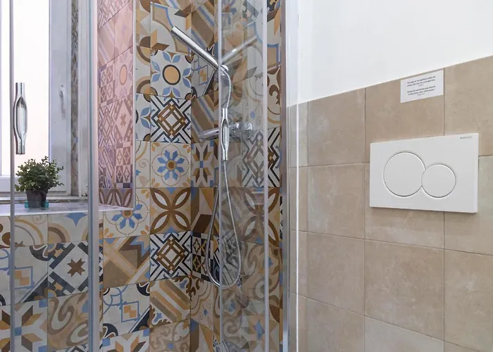 Brand New Guest With Wi-fi In The Center Appartamento *