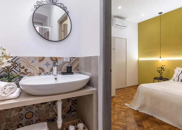 Brand New Guest With Wi-fi In The Center Appartamento *